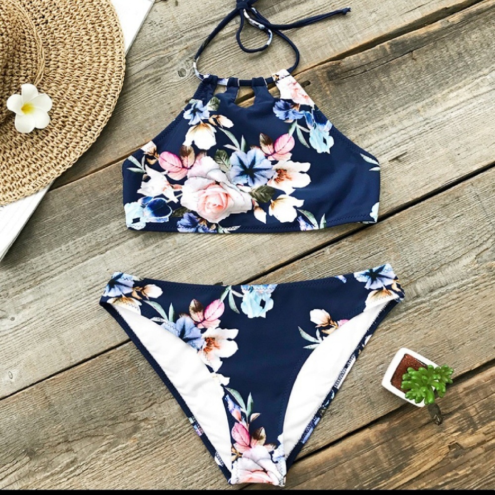 5 🌟rated! Navy floral halter 2 piece - Picture 1 of 11